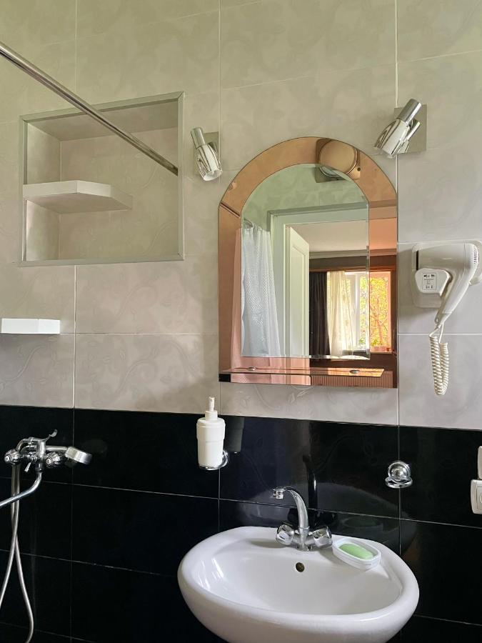 Piligrim Kazbegi Hotel Bagian luar foto