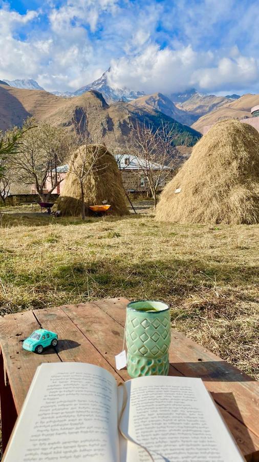 Piligrim Kazbegi Hotel Bagian luar foto