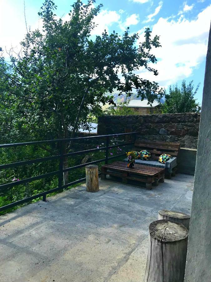 Piligrim Kazbegi Hotel Bagian luar foto