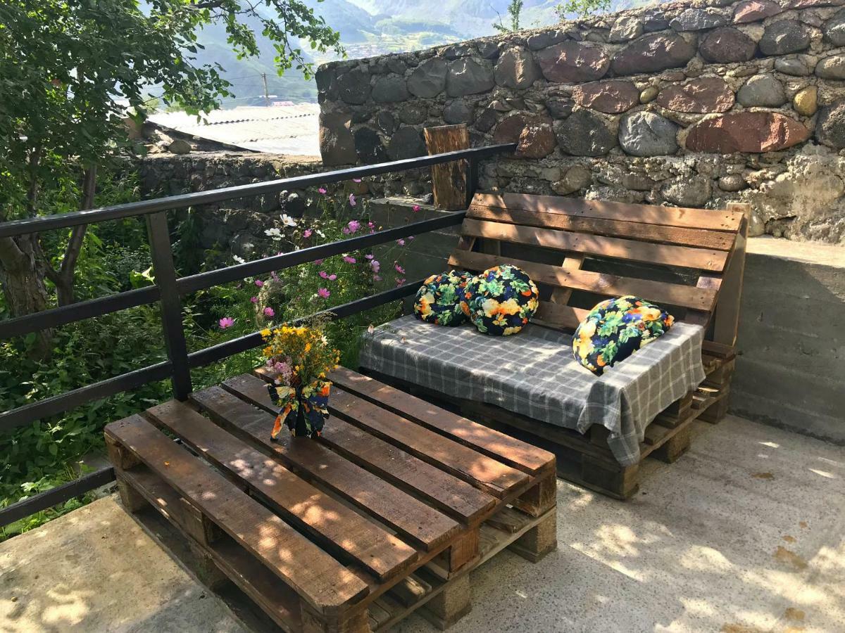 Piligrim Kazbegi Hotel Bagian luar foto